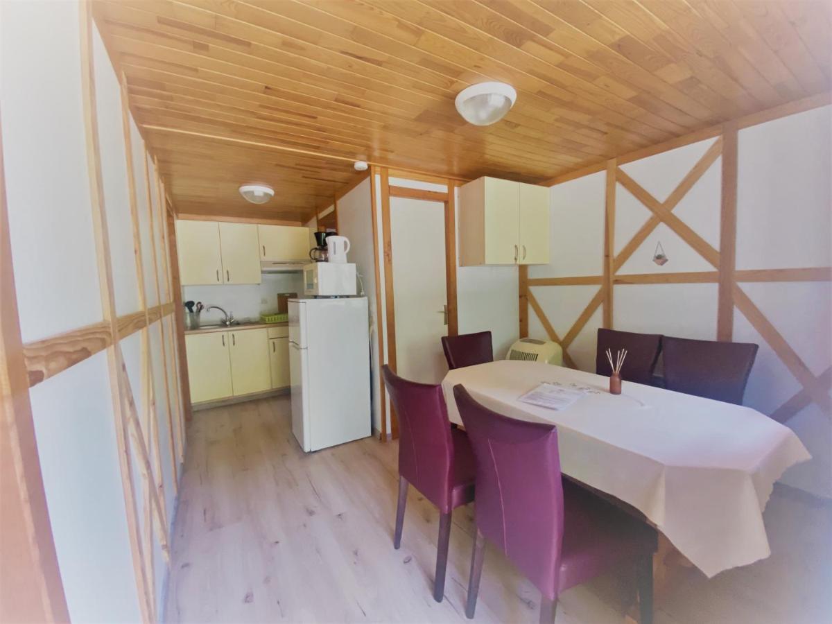 Camping Familial Les Chalets D'Uza Экстерьер фото