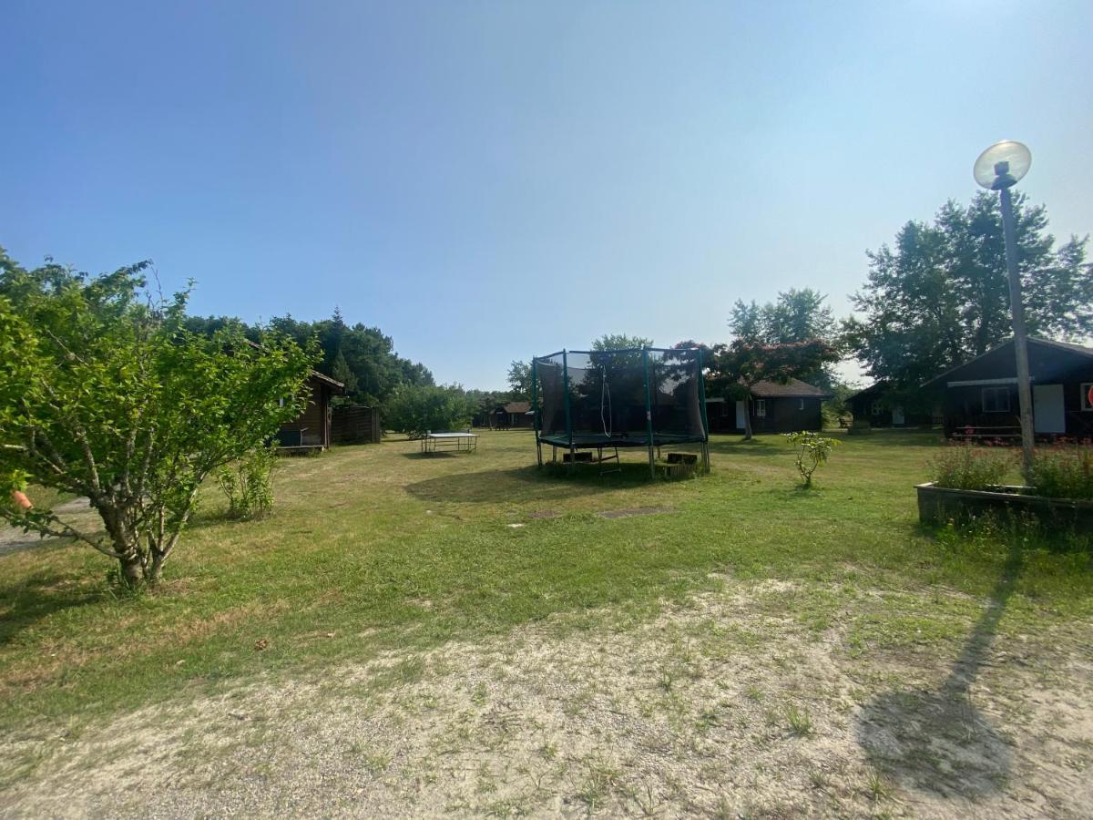 Camping Familial Les Chalets D'Uza Экстерьер фото