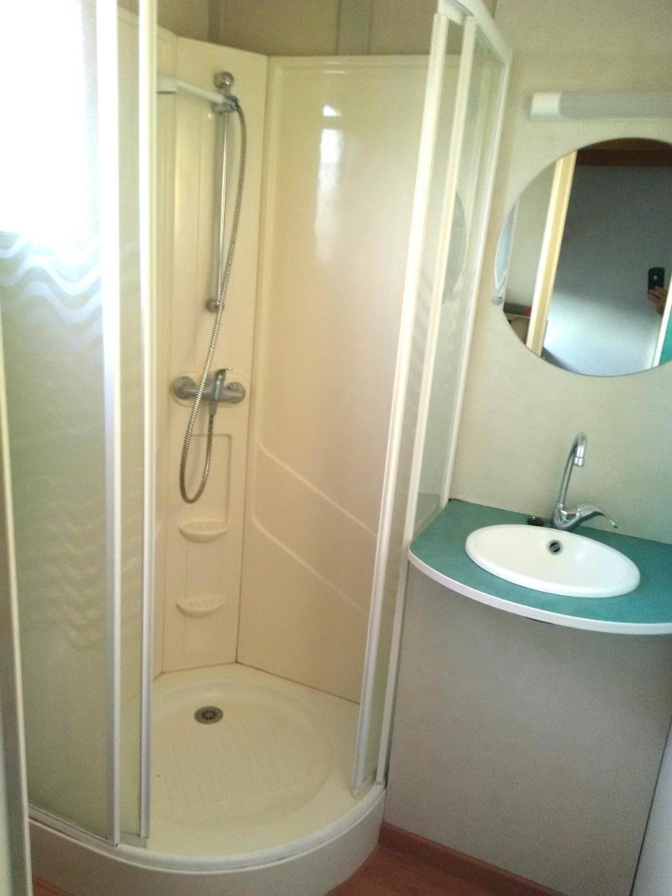 Camping Familial Les Chalets D'Uza Экстерьер фото